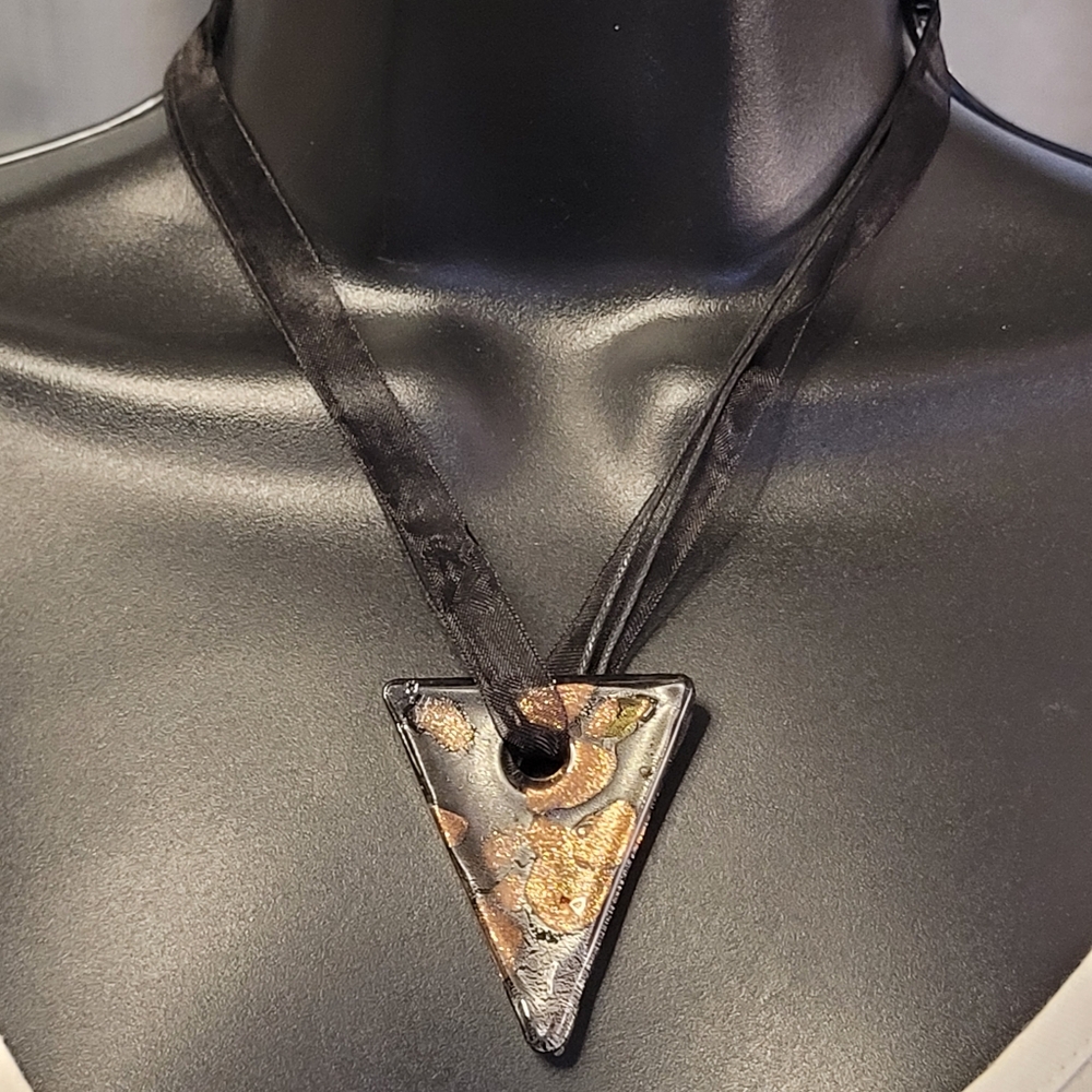 Triangle pendant - Picture 2 of 2